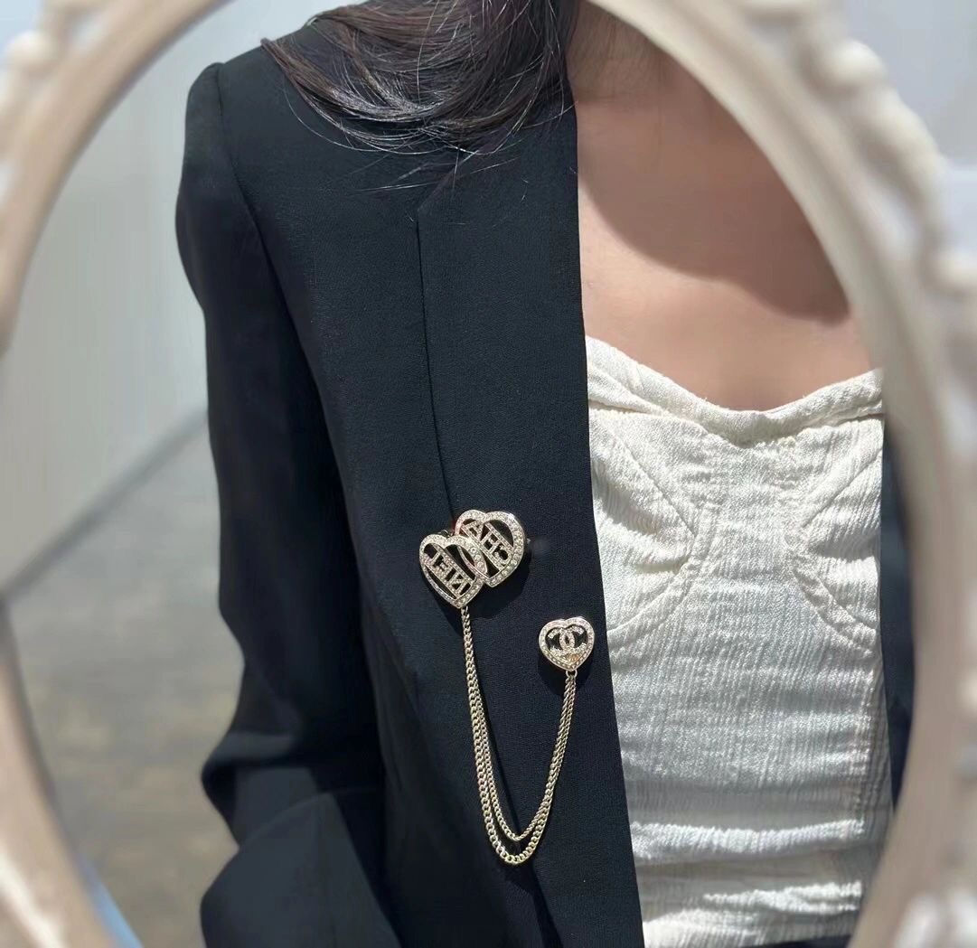 Replica CHANEL Brooch