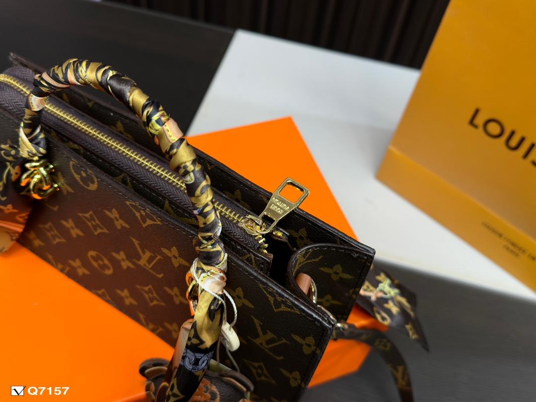 Replica Louis Vuitton Bag 13*24CM