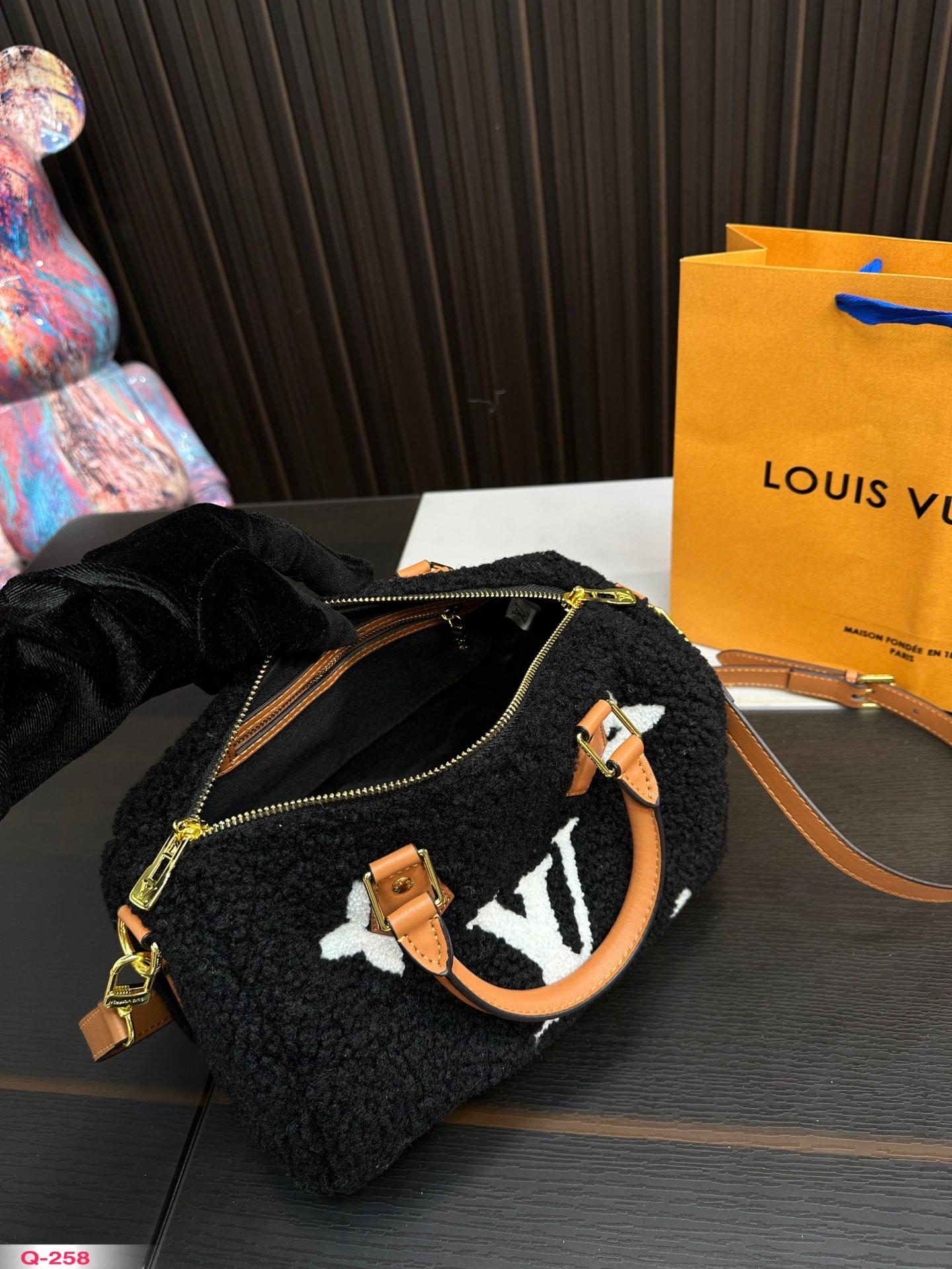 Replica Louis Vuitton Bag 26*18CM