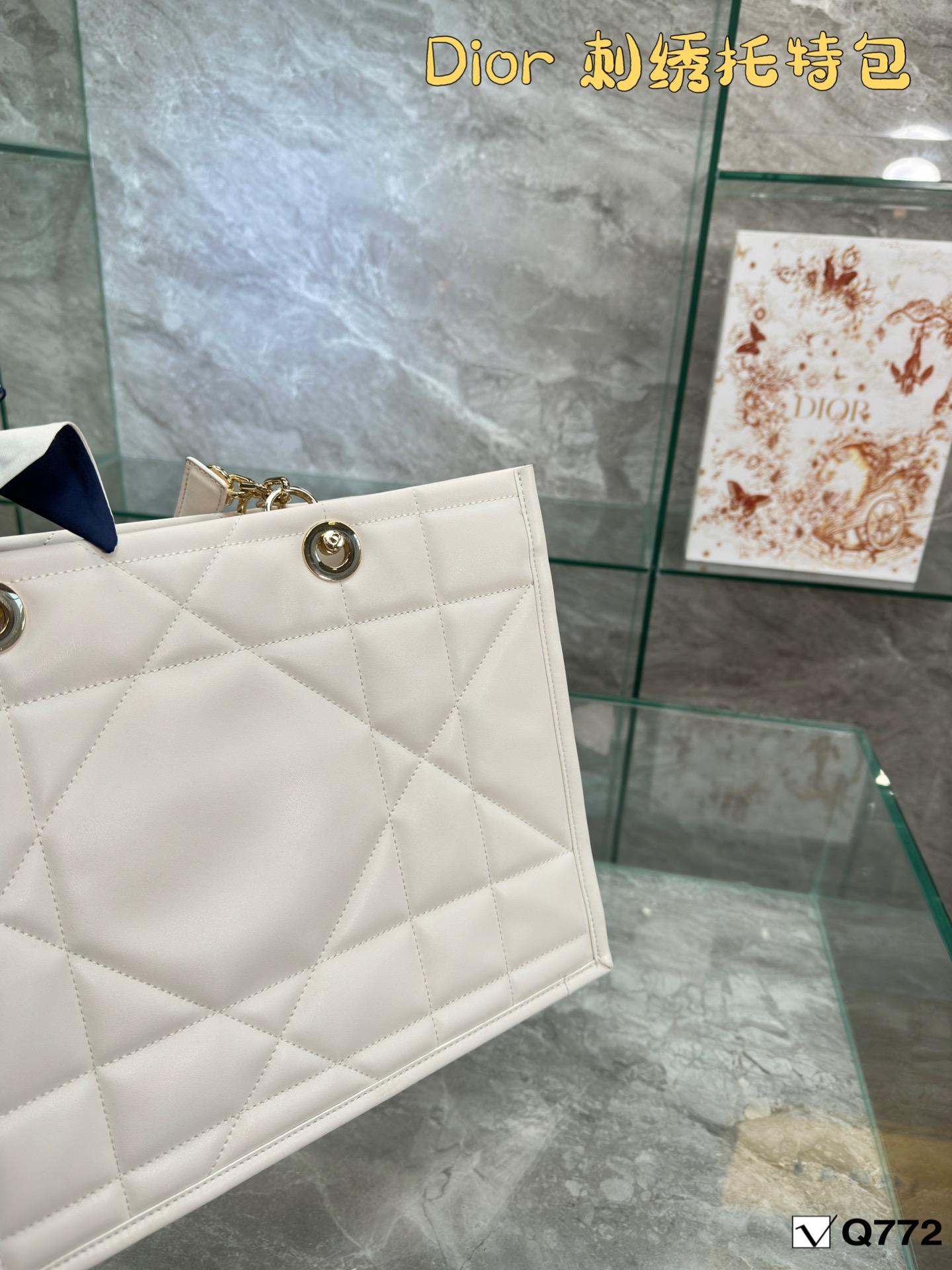 Replica Dior Bag  36*28CM/27*22CM