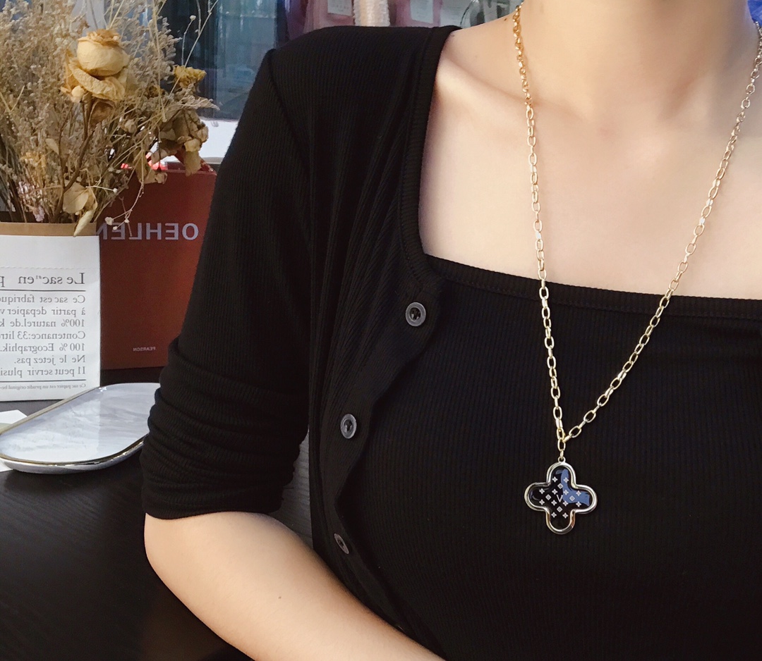 Replica LOUIS VUITTON Necklace