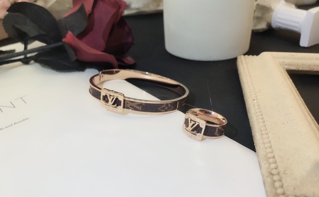 Replica LOUIS VUITTON Bangle