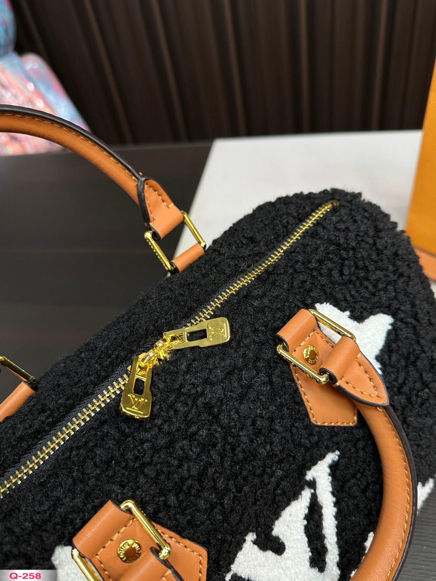 Replica Louis Vuitton Bag 26*18CM