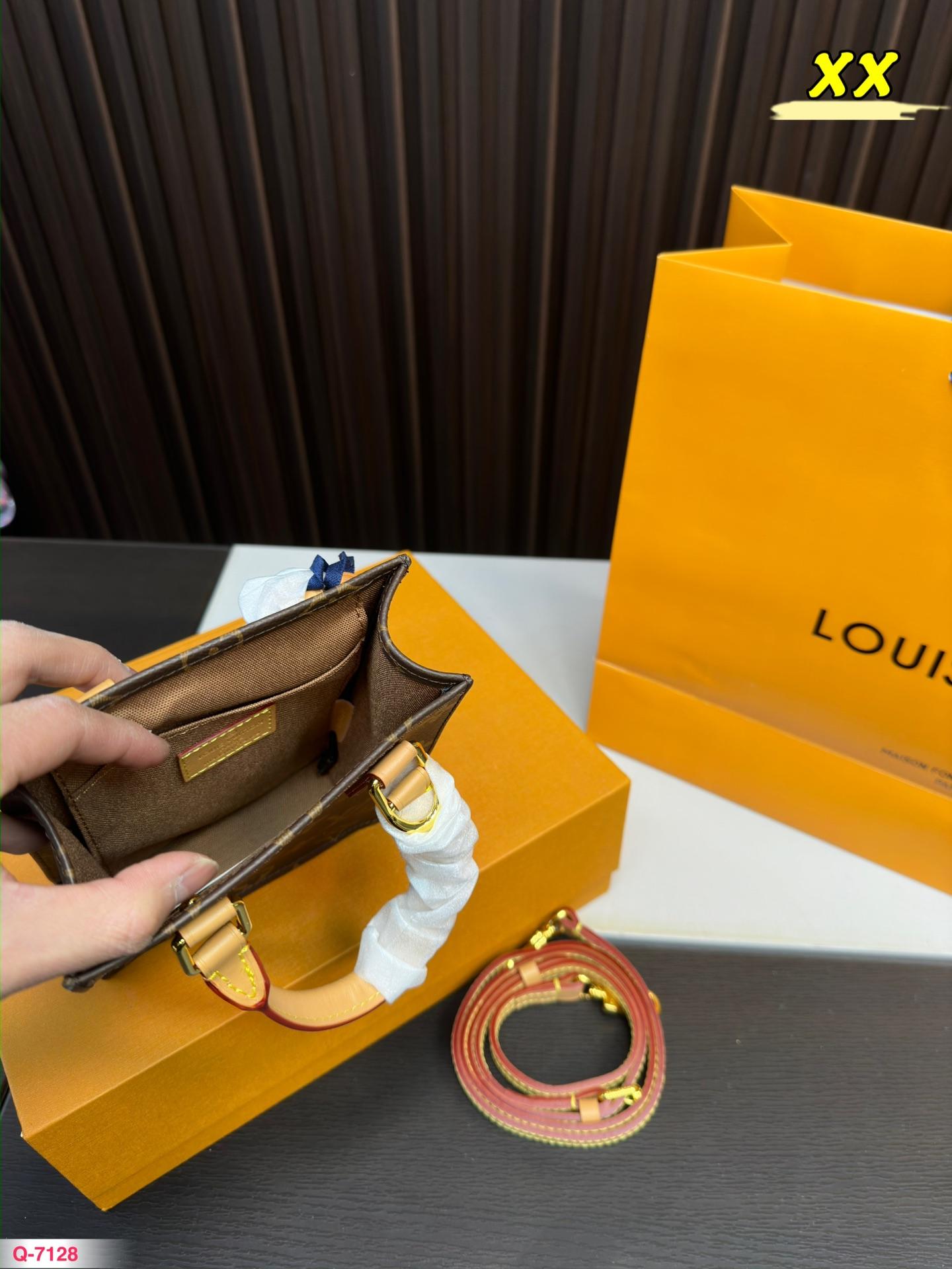 Replica Louis Vuitton Bag 14*18CM