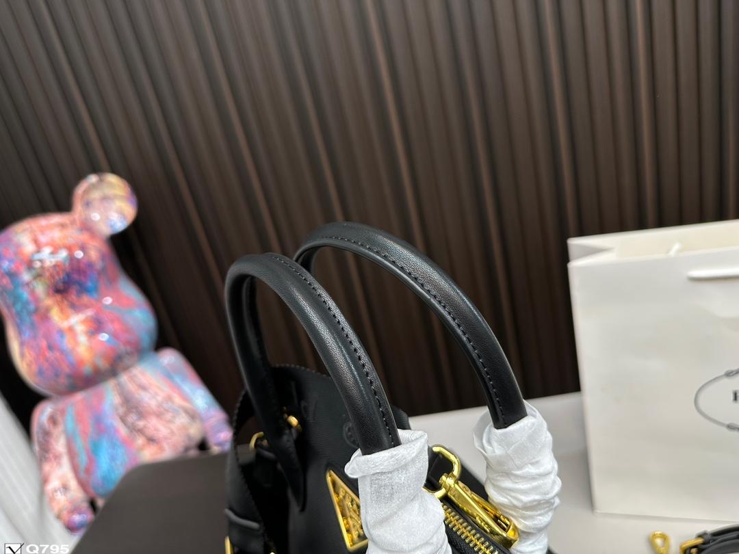 Replica Prada Bag 18*25CM