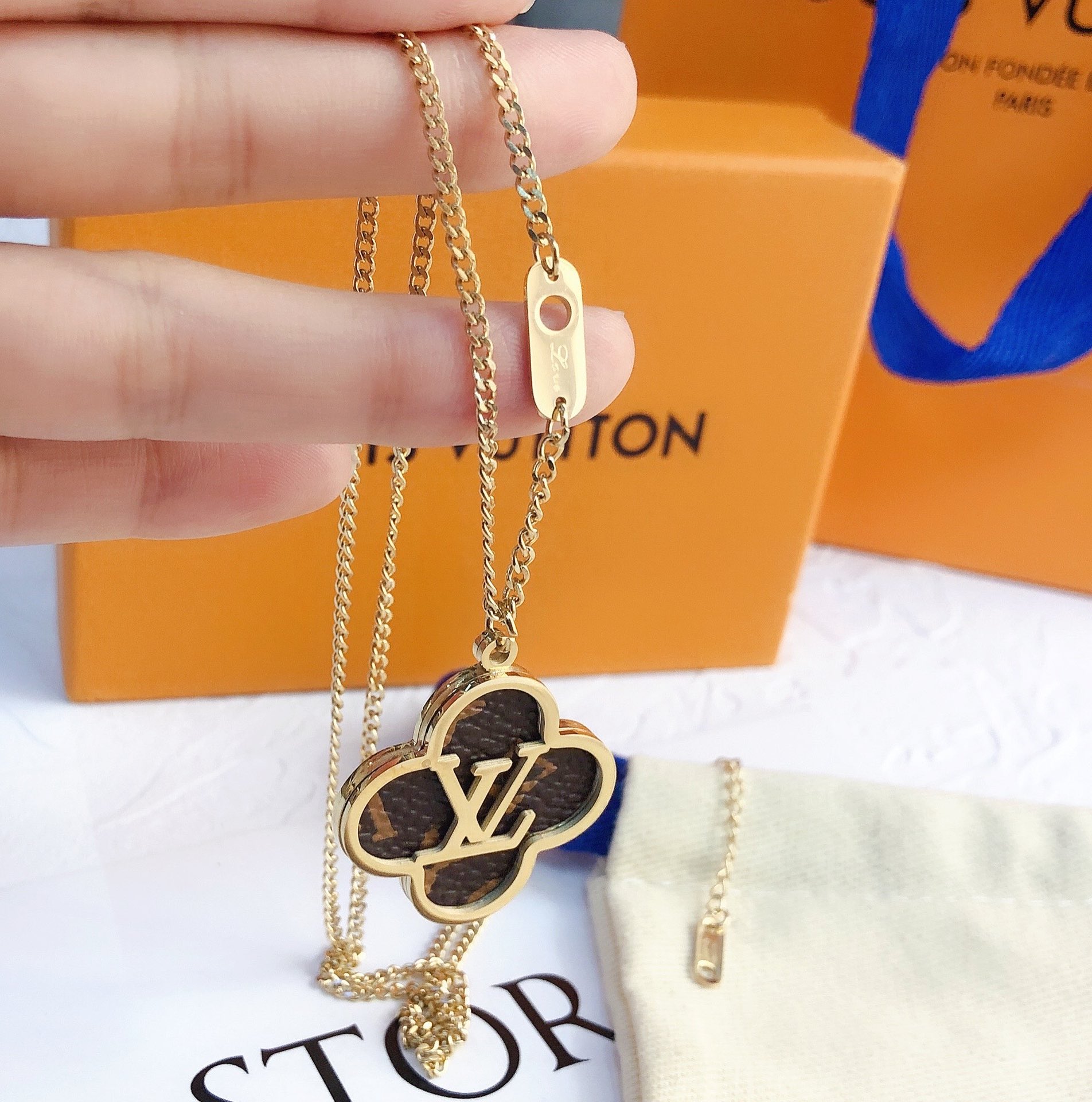 Replica LOUIS VUITTON Necklace