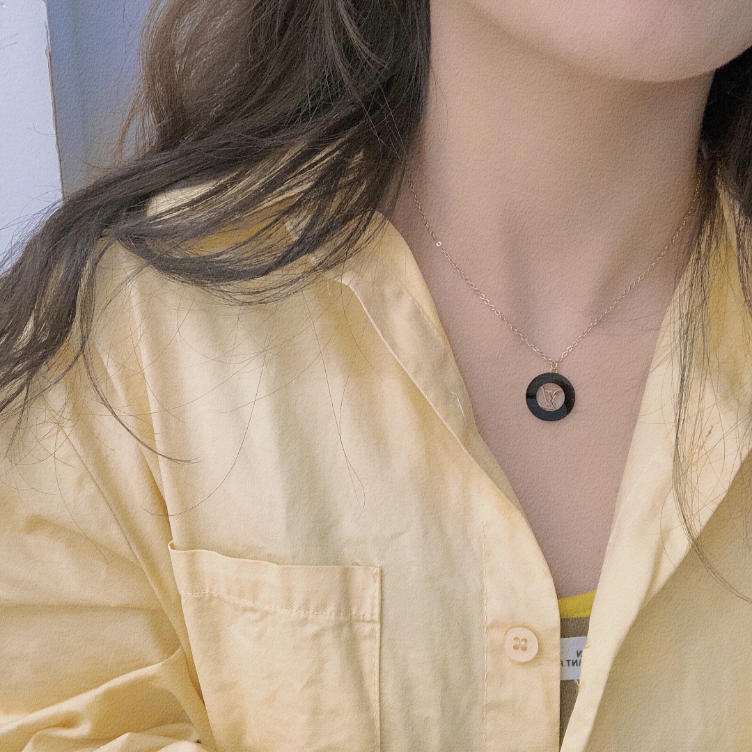 Replica LOUIS VUITTON Necklace