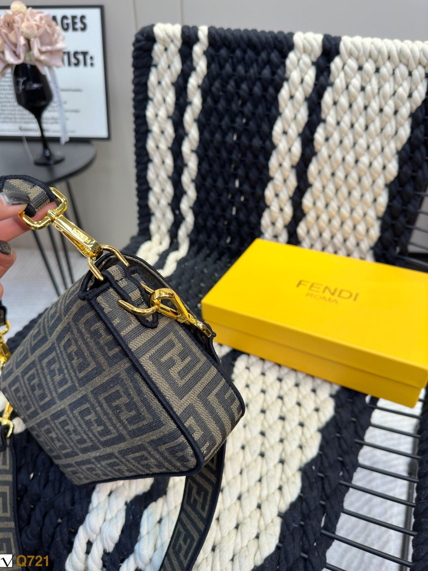 Replica Fendi Bag 14*25CM