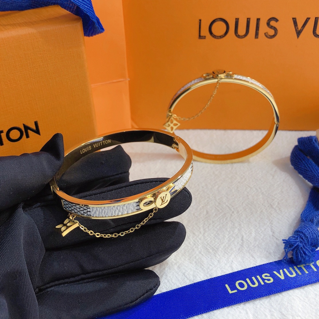 Replica LOUIS VUITTON Bangle