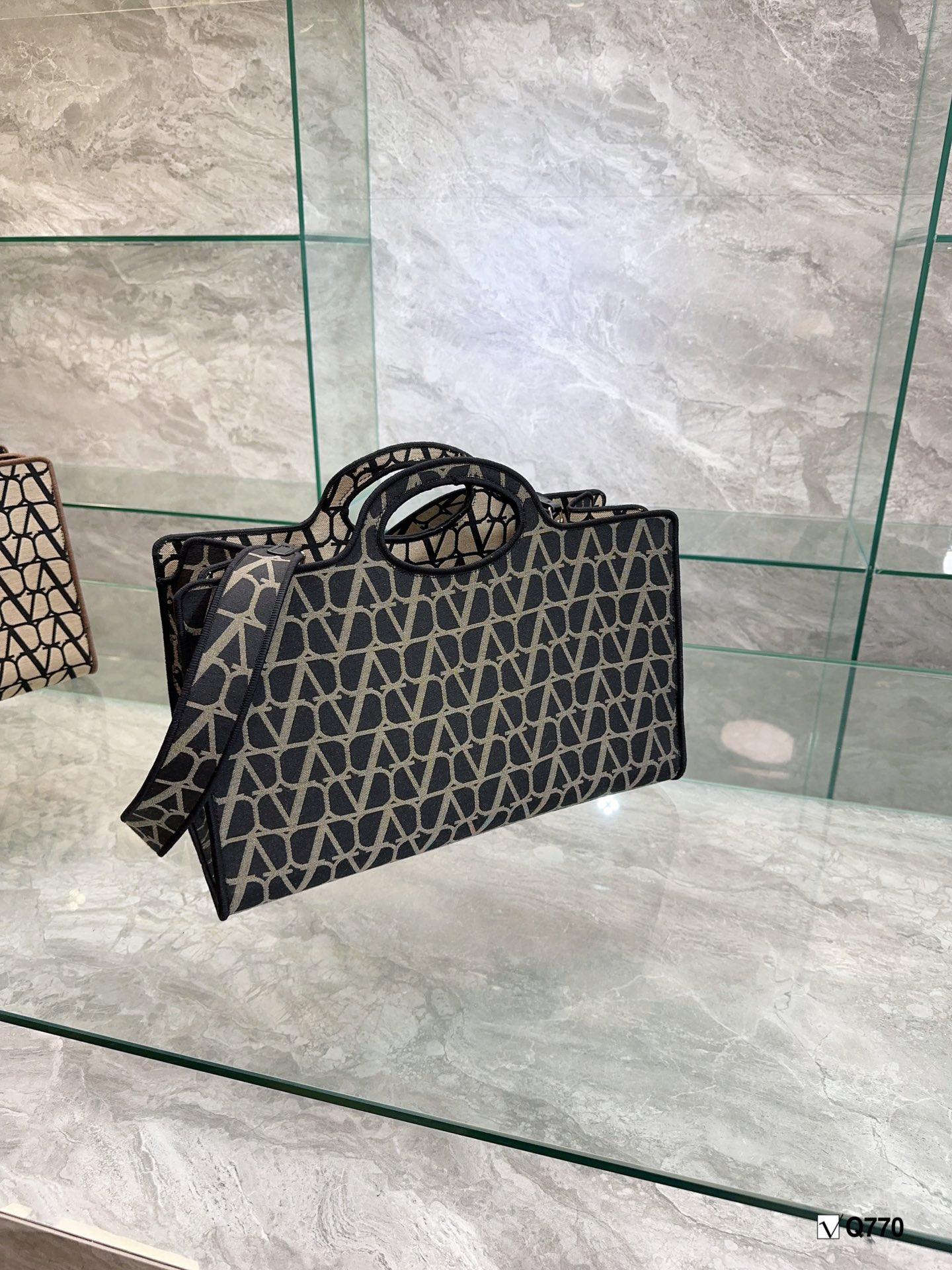 Replica Valentino Bag 41*CM