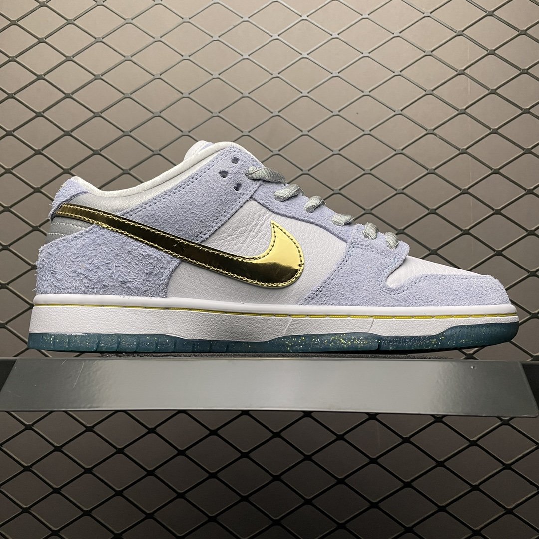 Replica Nike Dunk SB Shoe Sean Cliver  Nike SB Dunk Low Pro QS Holiday Special _01810