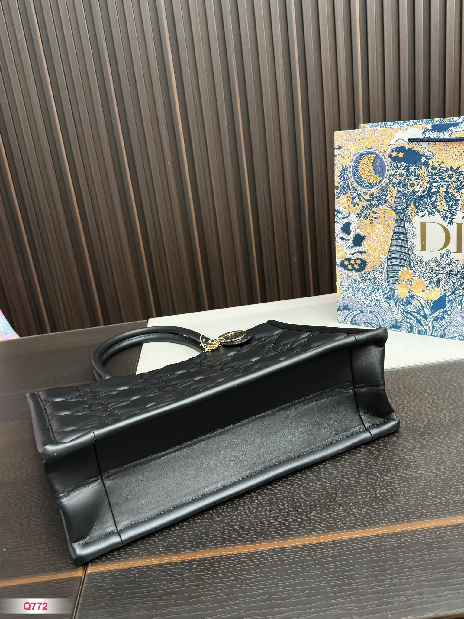 Replica Dior Bag  36*28CM/40*32CM