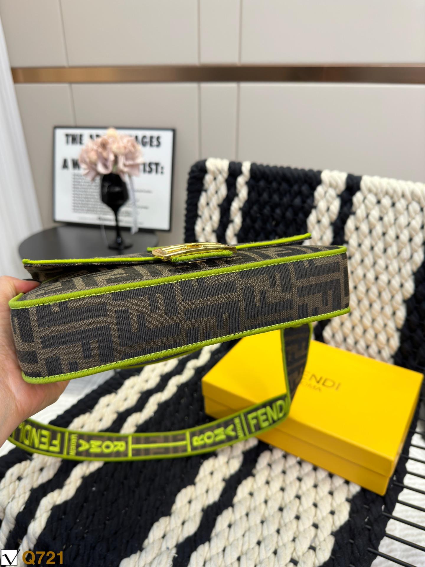 Replica Fendi Bag 14*25CM