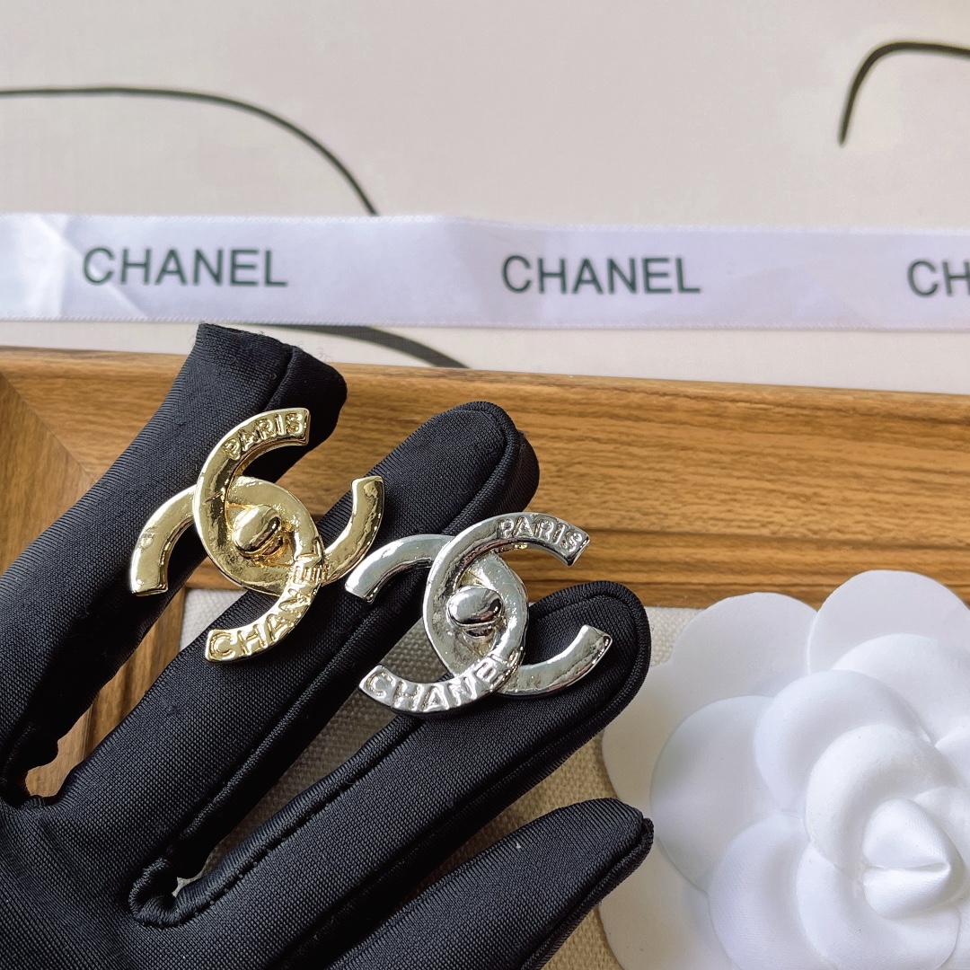 Replica CHANEL Brooch