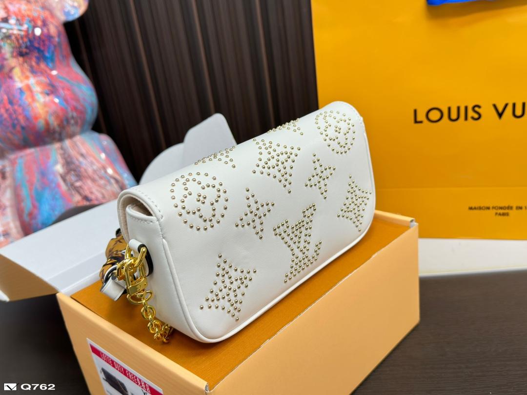 Replica Louis Vuitton Bag 11.5*22CM