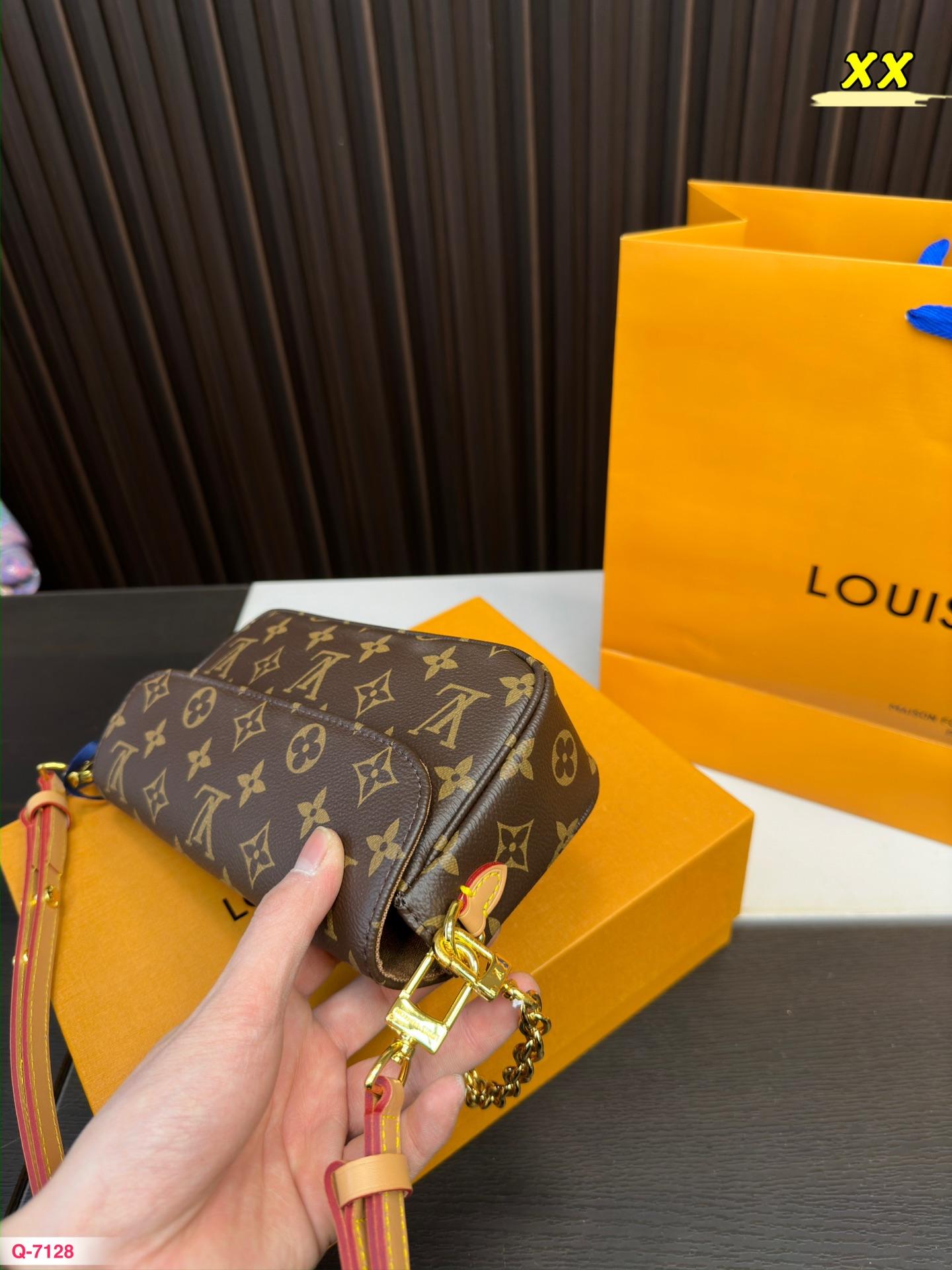 Replica Louis Vuitton Bag 12*22CM