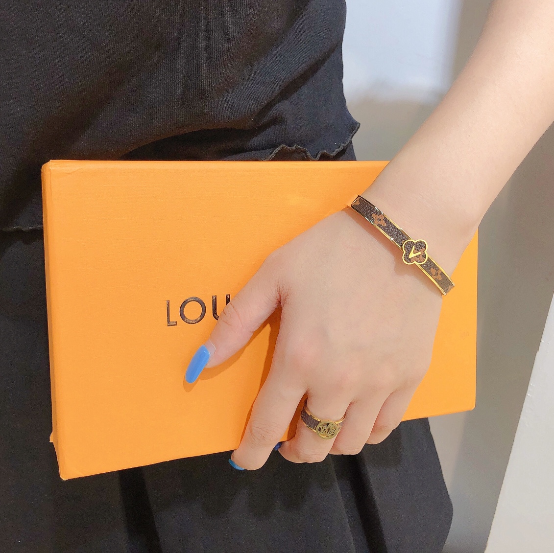 Replica LOUIS VUITTON Bangle