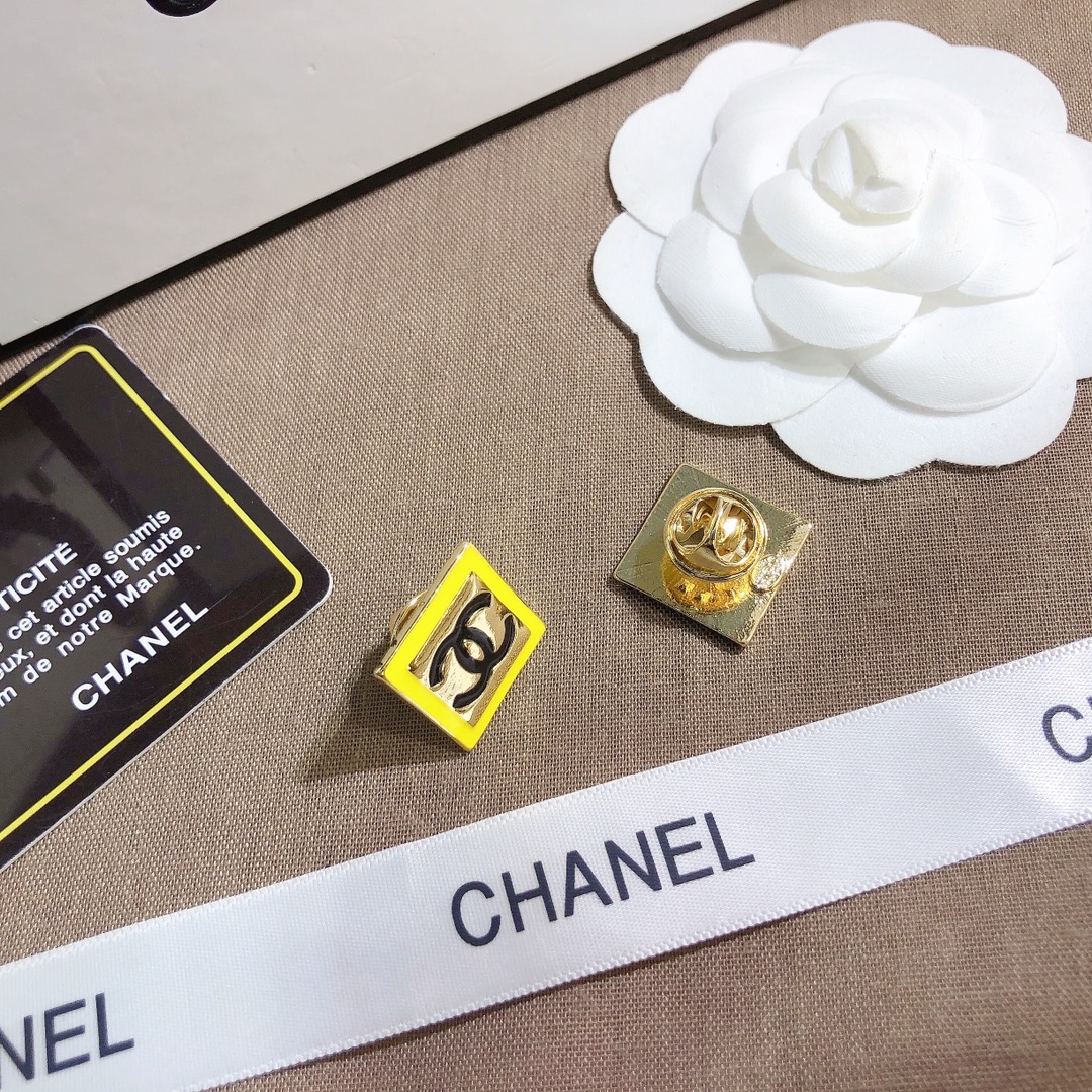 Replica CHANEL Brooch