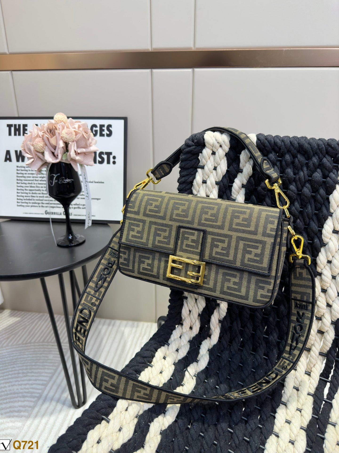 Replica Fendi Bag 14*25CM