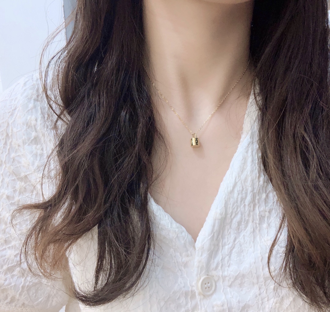 Replica LOUIS VUITTON Necklace