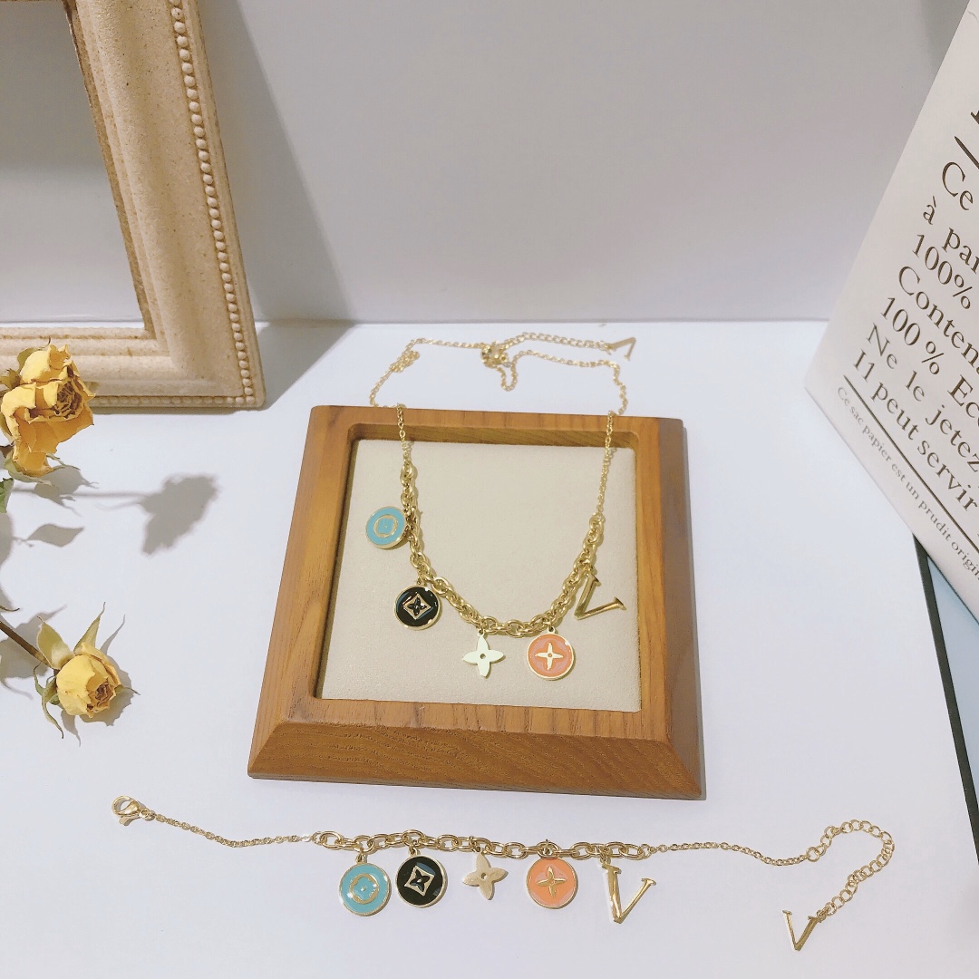 Replica LOUIS VUITTON Necklace