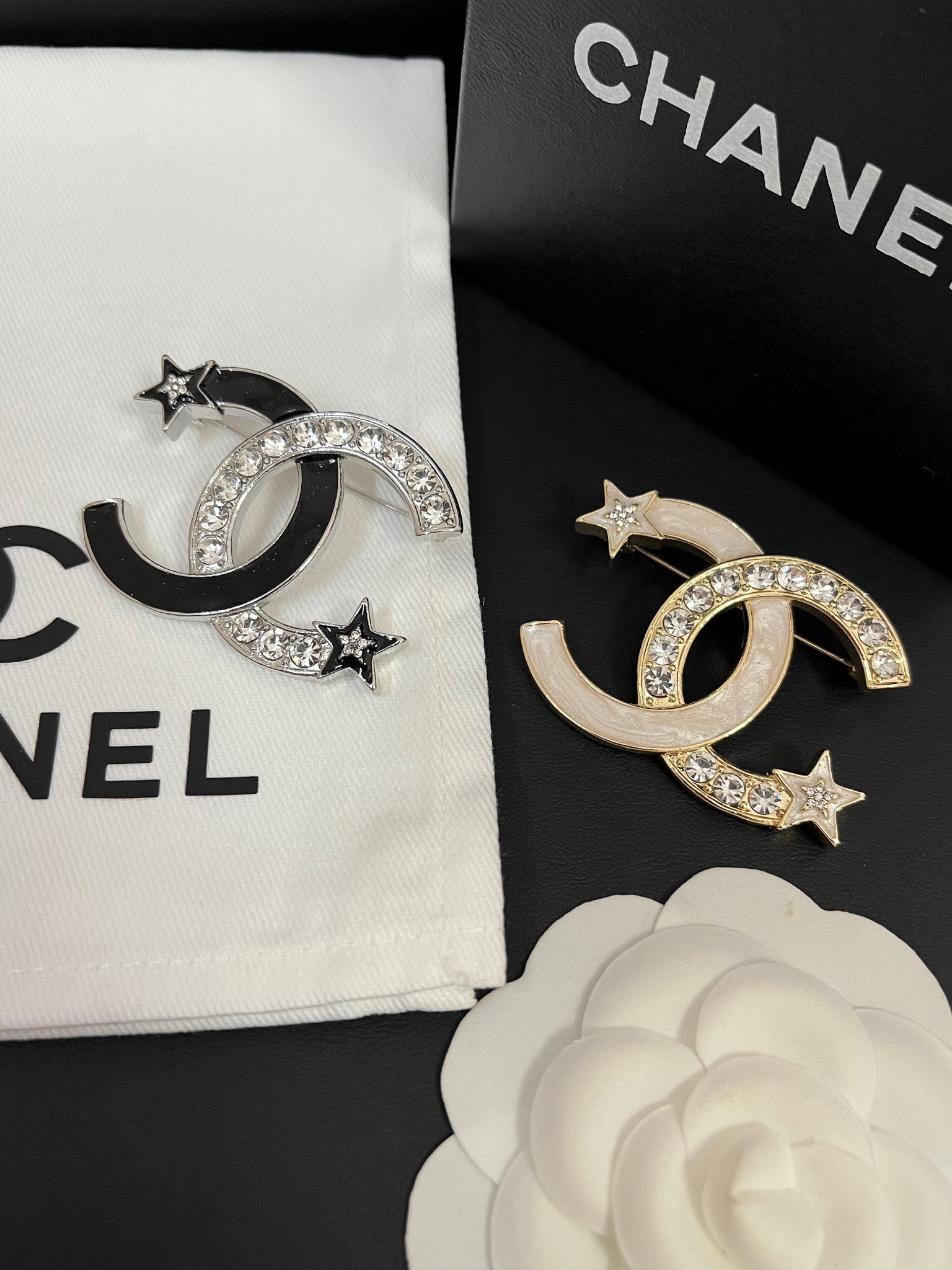 Replica CHANEL Brooch