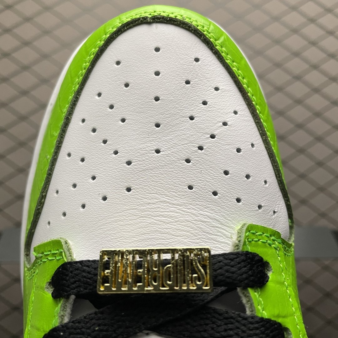 Replica Nike Dunk SB Shoe Supreme x Nike SB Dunk Low Mean Green DH3228-101 36-47