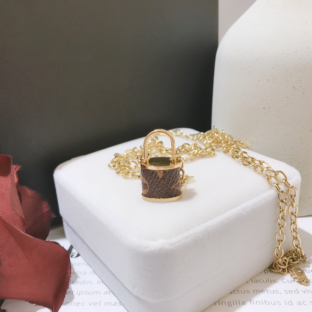 Replica LOUIS VUITTON Necklace