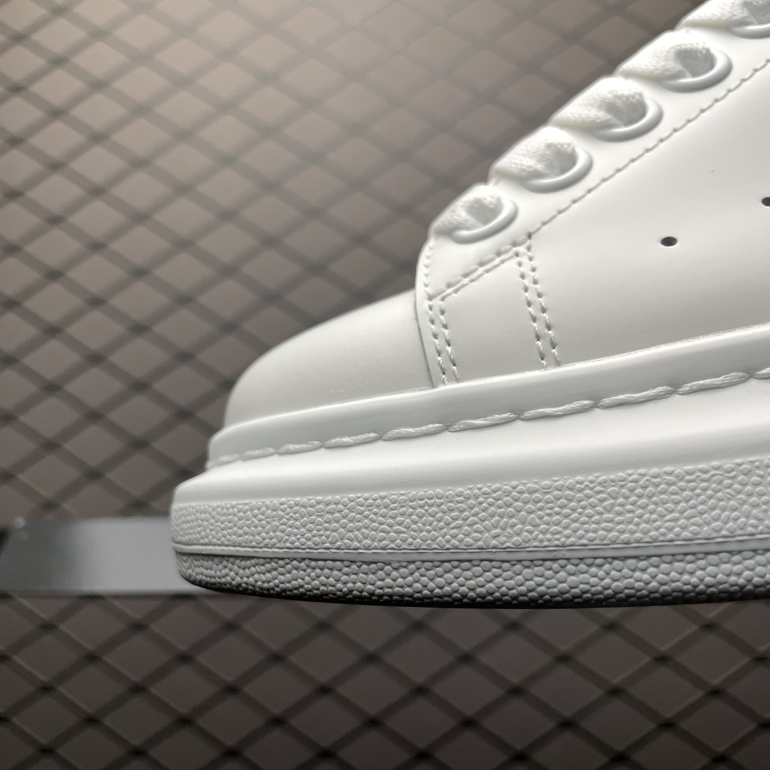Replica Alexander McQueen Shoe Alexander McQueen size 35-45 with half size.ak