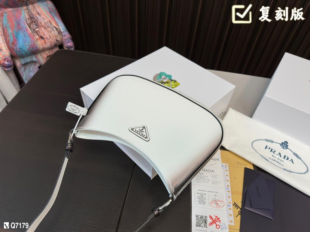 Replica Prada Bag 17*27CM