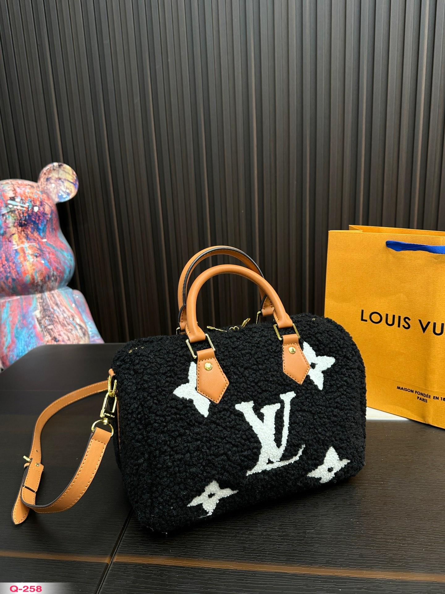 Replica Louis Vuitton Bag 26*18CM