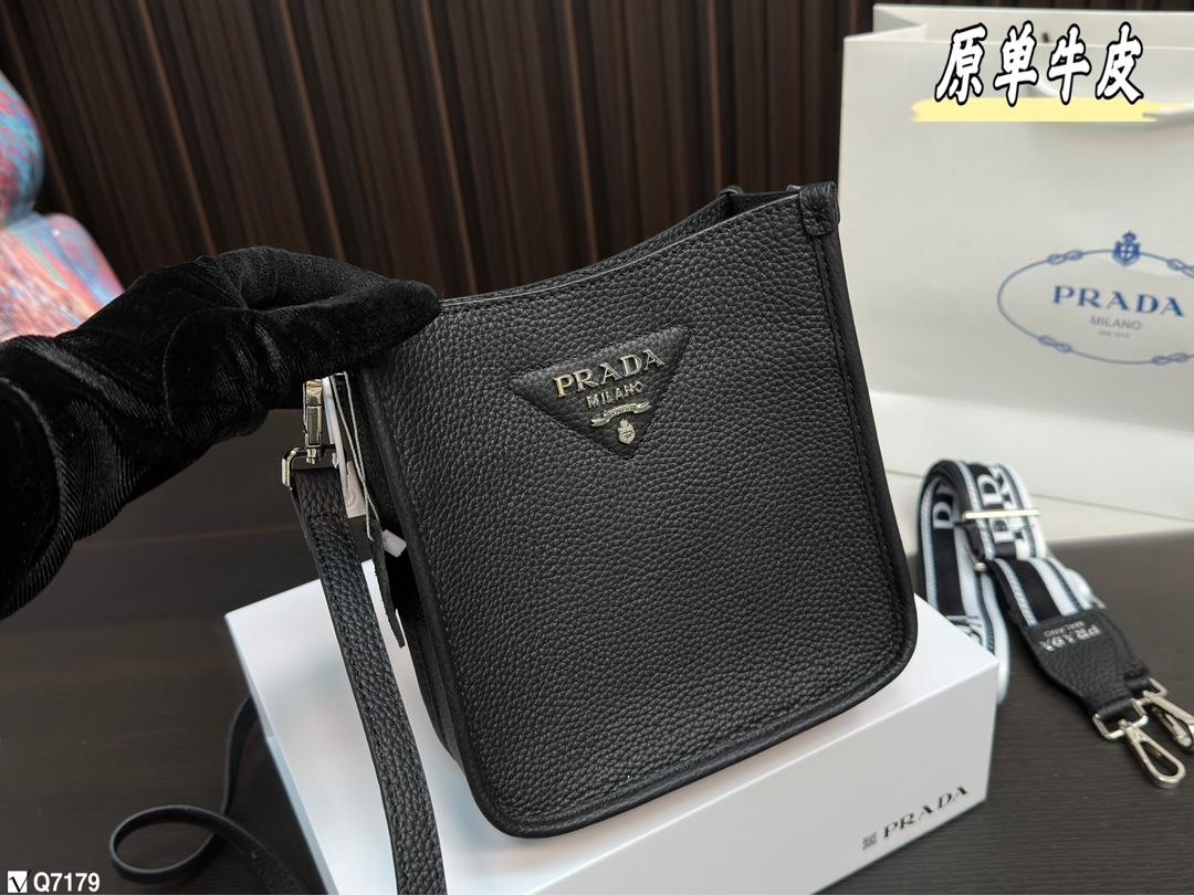 Replica Prada Bag 18*18CM