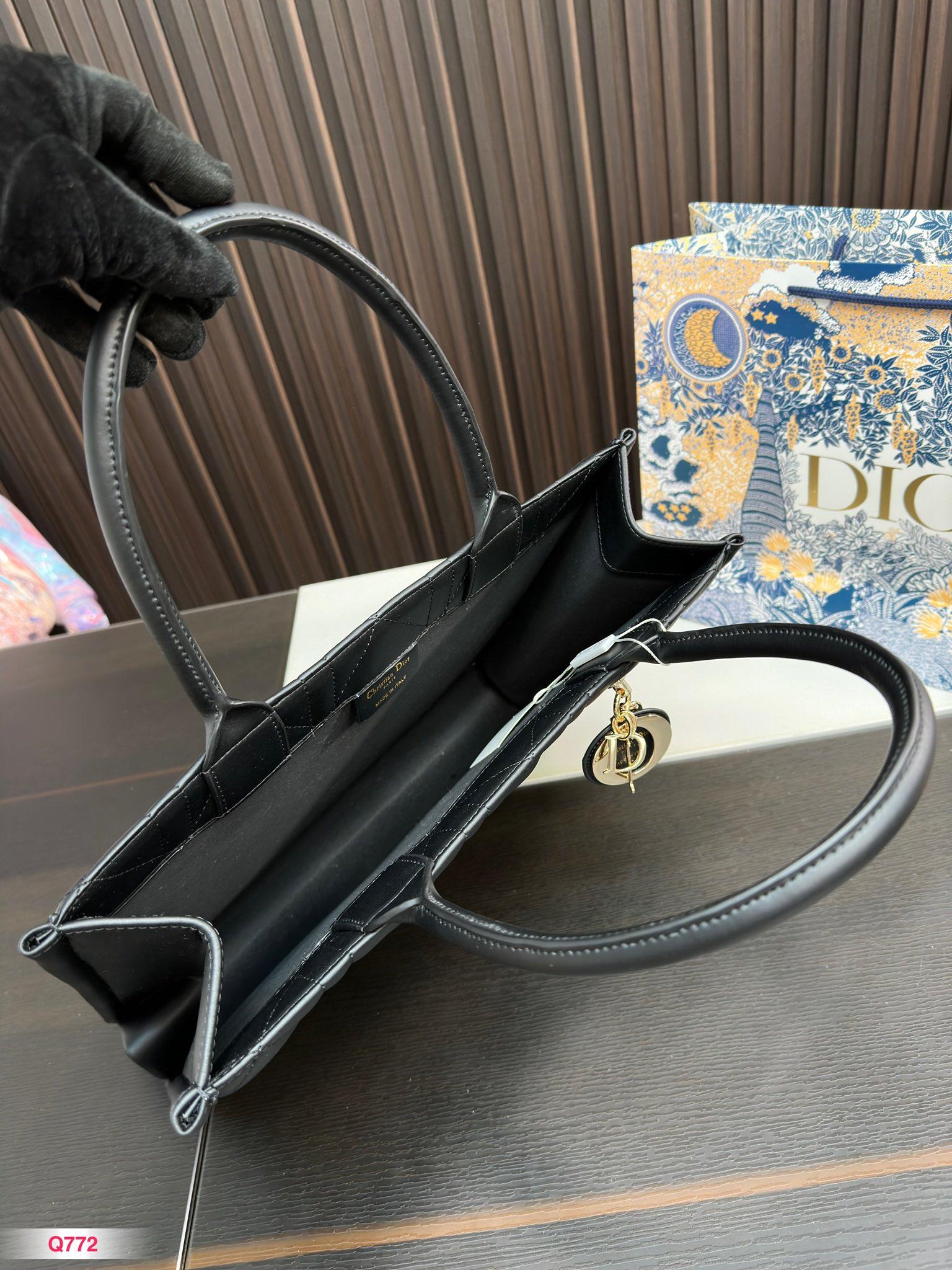 Replica Dior Bag  36*28CM/40*32CM