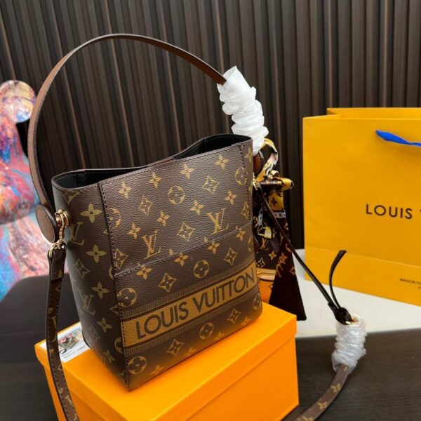 Replica Louis Vuitton Bag 22*18CM
