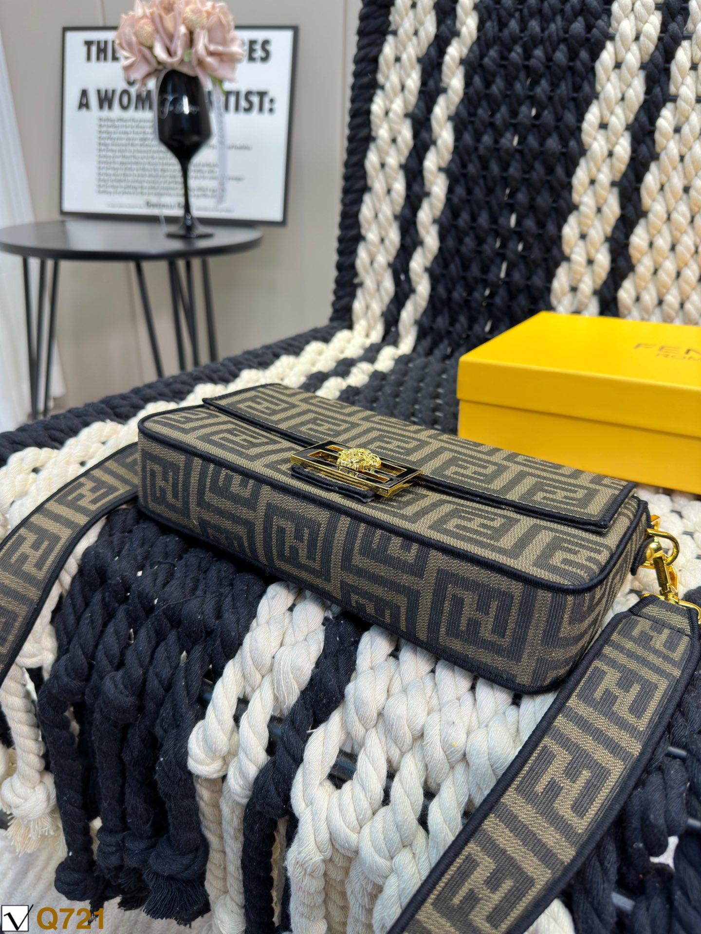 Replica Fendi Bag 14*25CM
