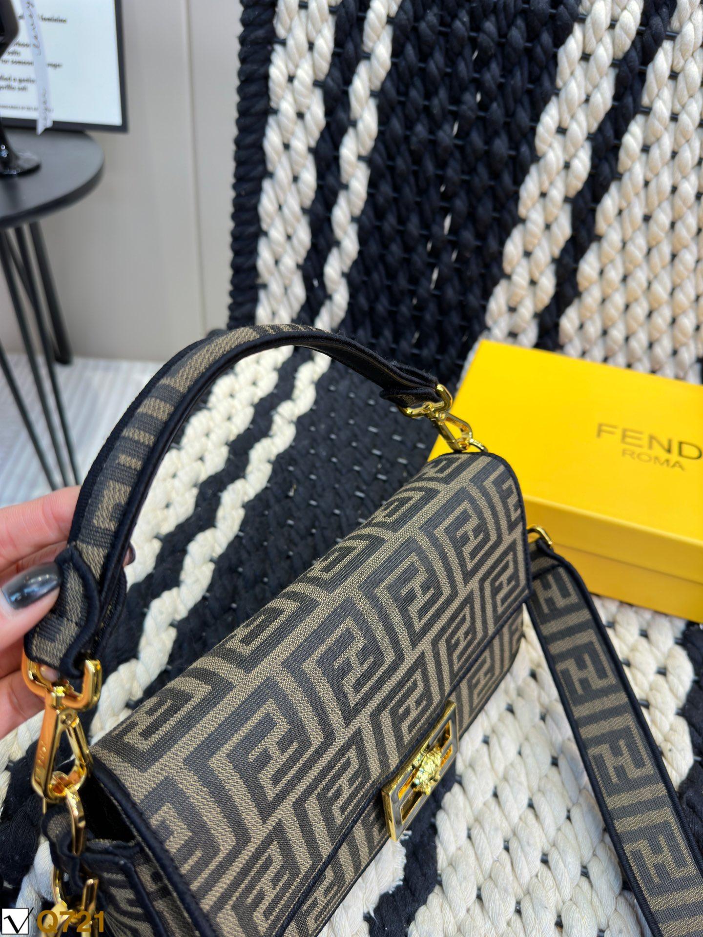Replica Fendi Bag 14*25CM