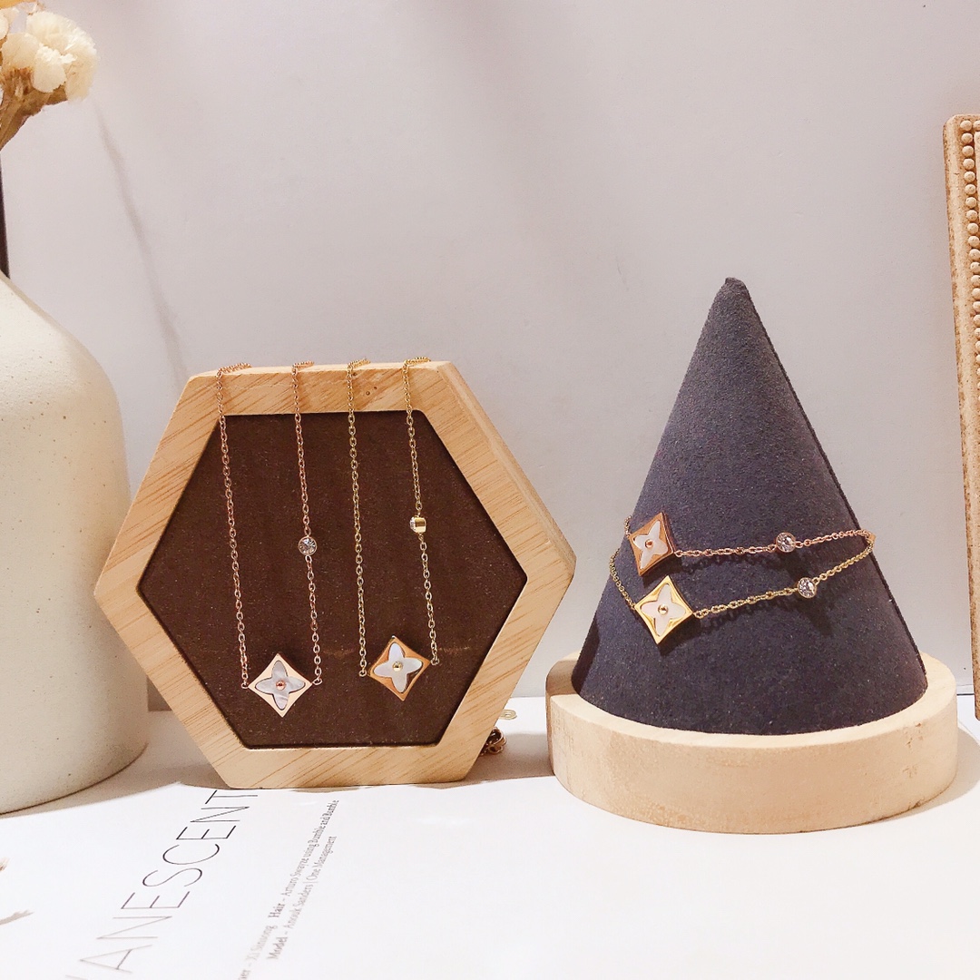 Replica LOUIS VUITTON Necklace