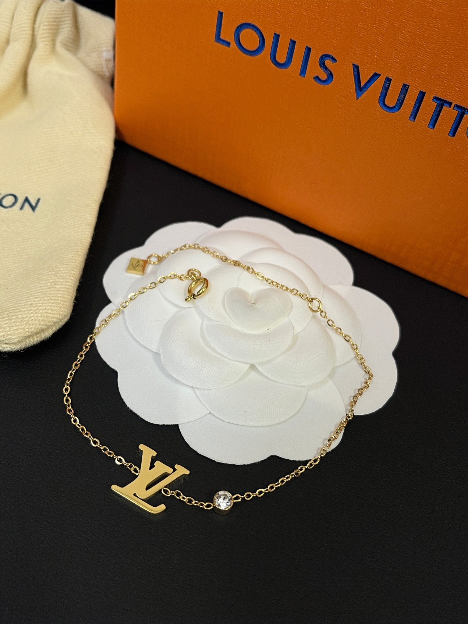 Replica LOUIS VUITTON Necklace