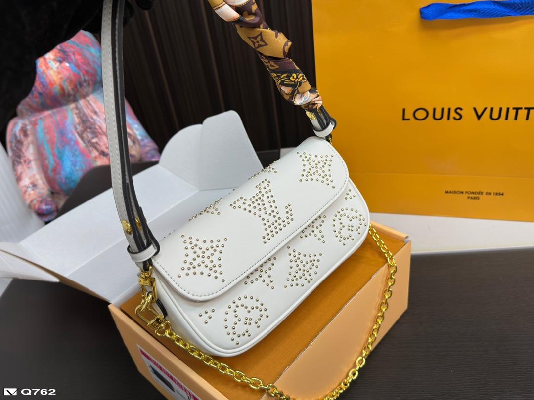 Replica Louis Vuitton Bag 11.5*22CM