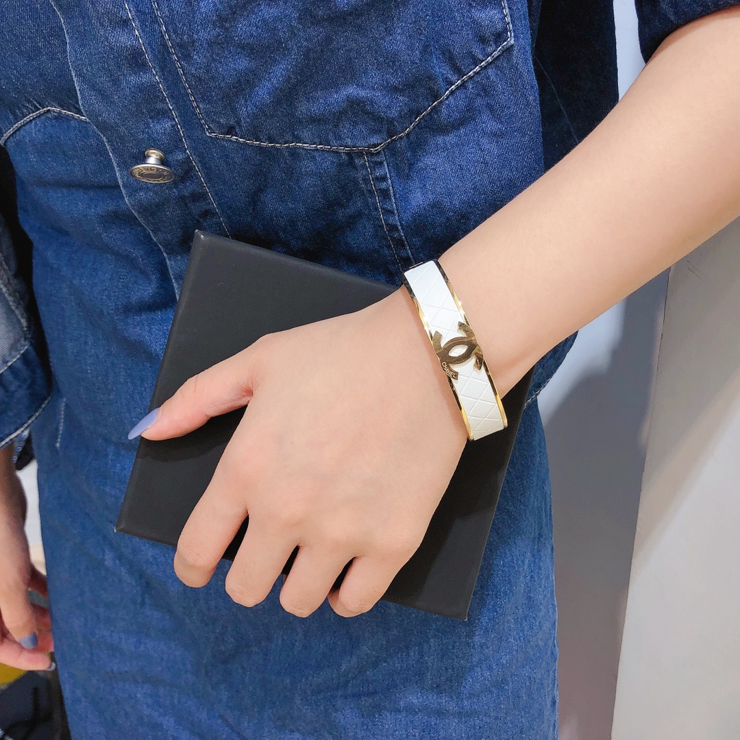 Replica CHANEL Bangle